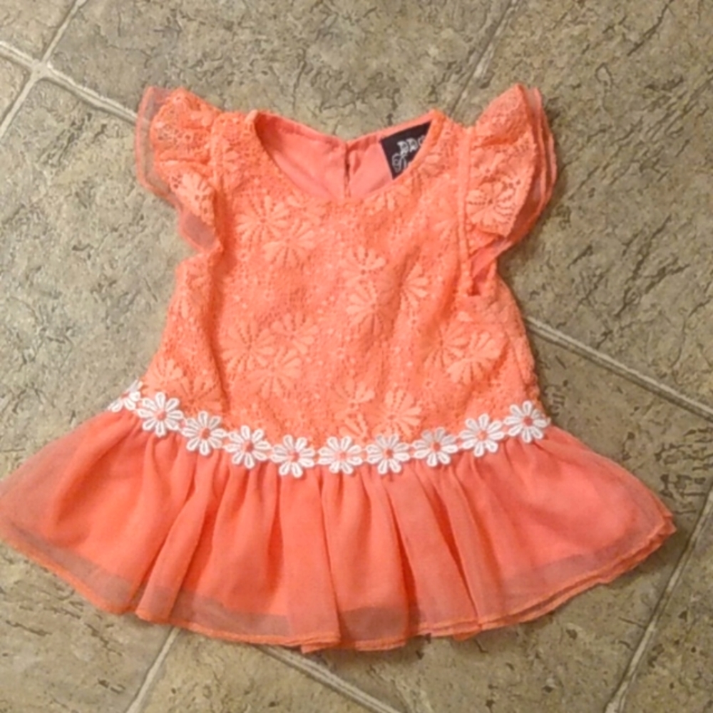 Adorable Daisy Pattern Melon Colored dress Sz 0-3m